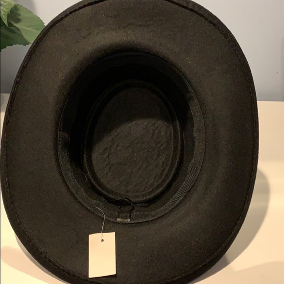 Black Wide Brim Felted Hat - Picture 5 of 5